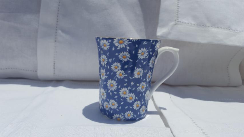 Blue Daisy Chintz Swirl Mug